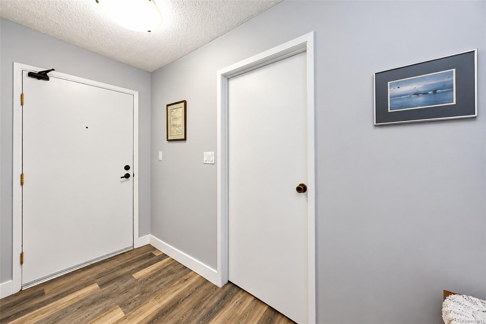 309-18 King George St — listing photo 11 of 38