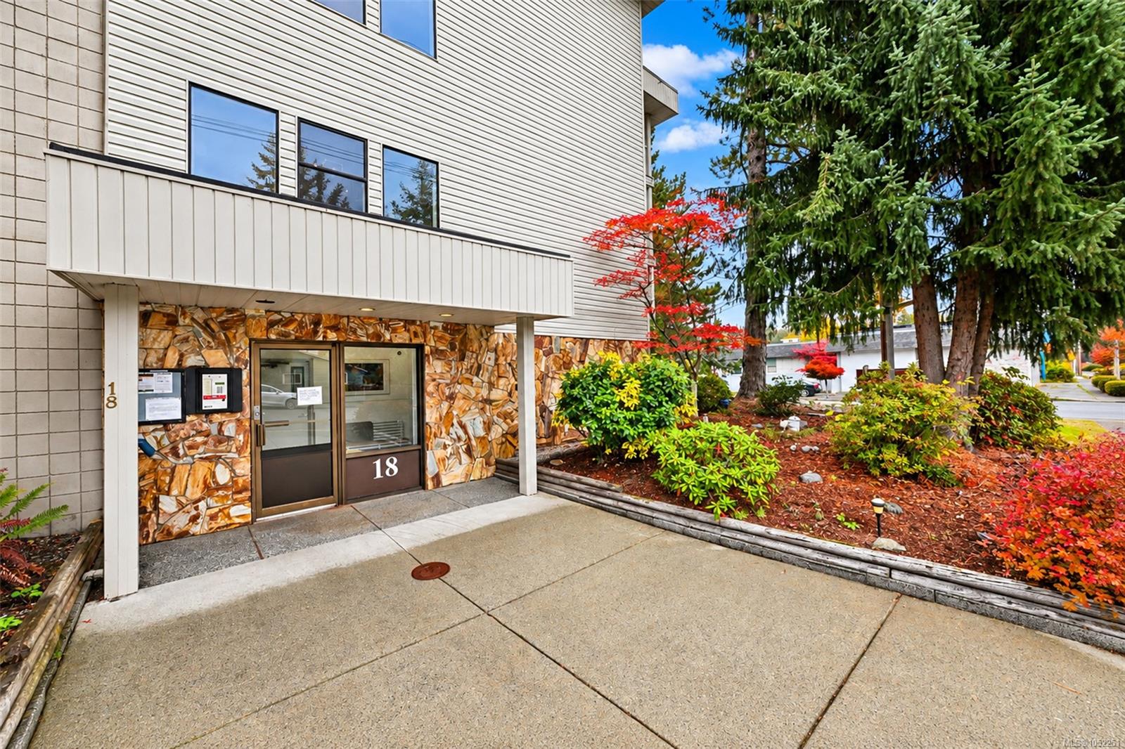 309-18 King George St — listing photo 10 of 38