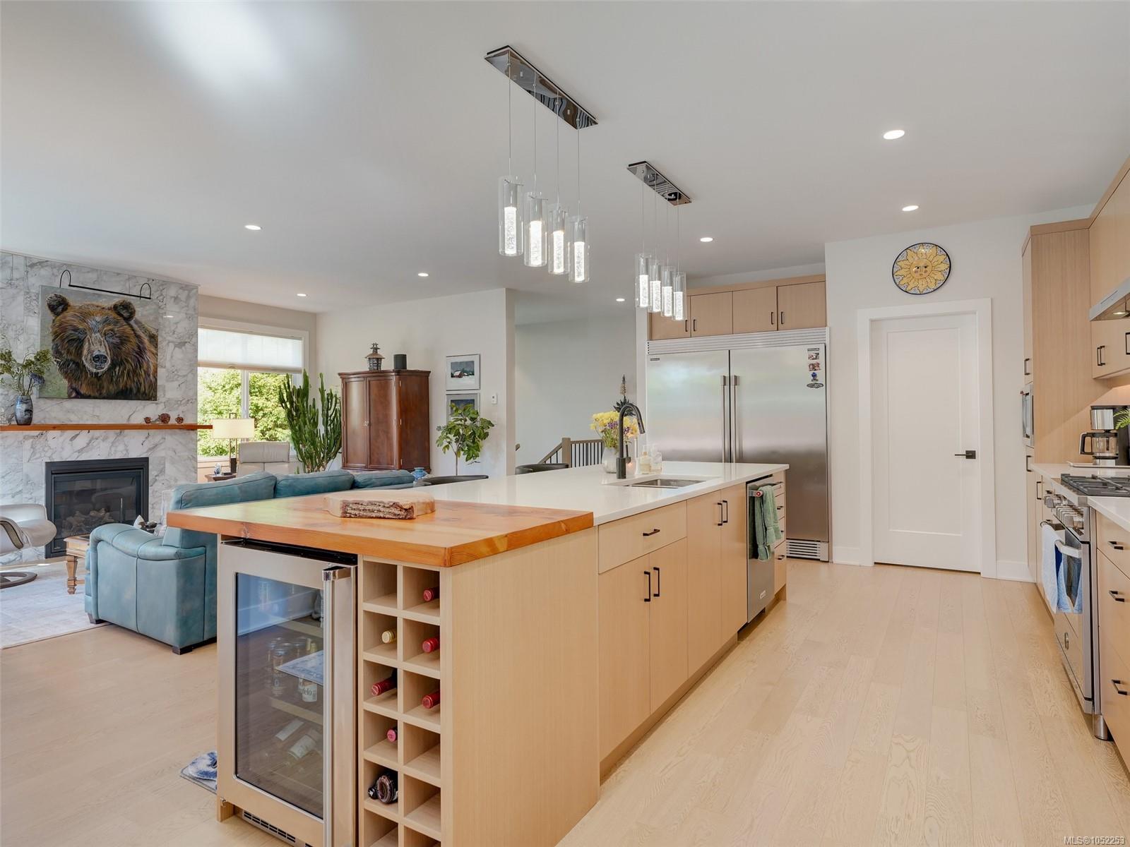 1307 Champions Crt — listing photo 4 of 40
