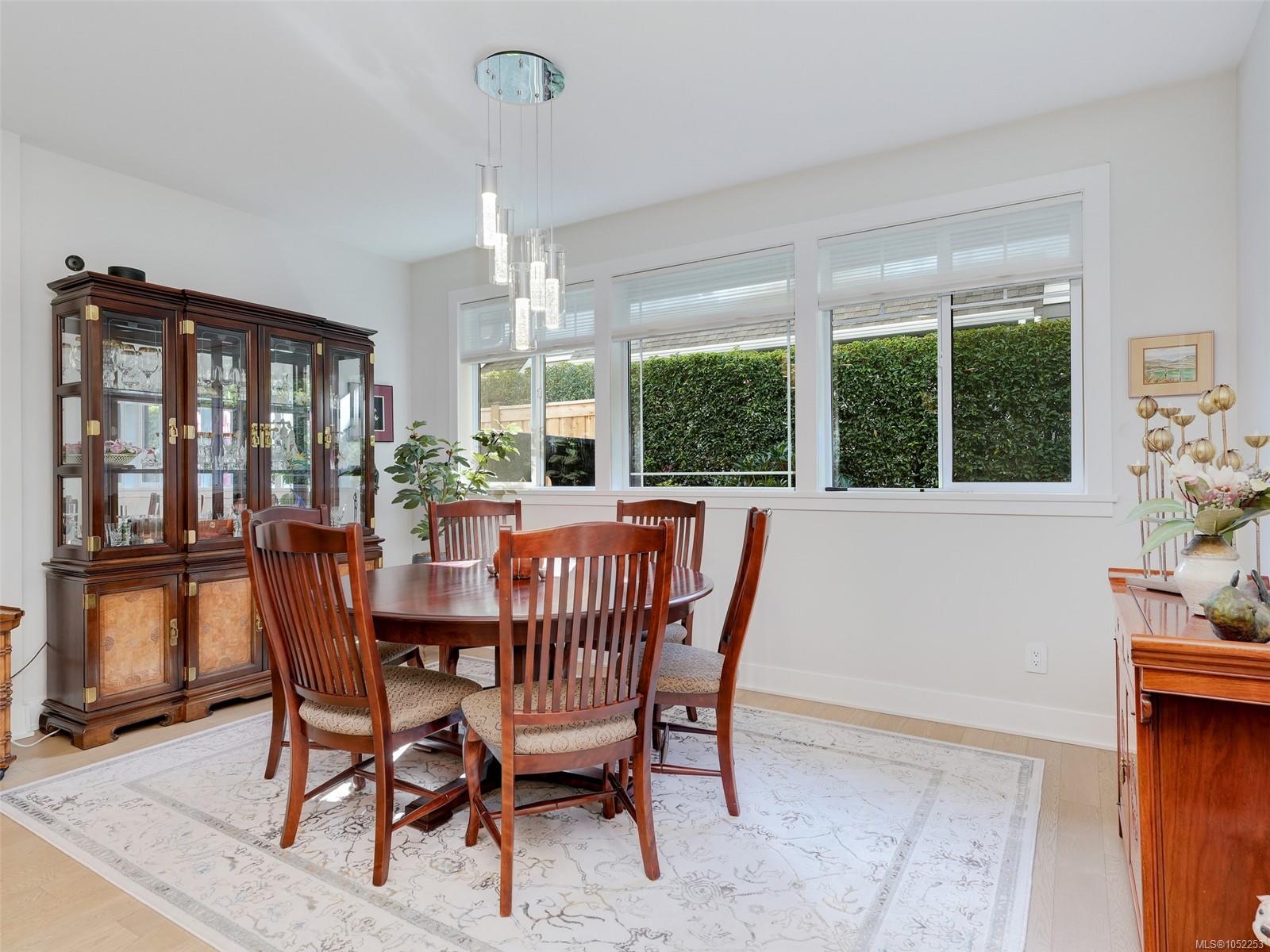 1307 Champions Crt — listing photo 8 of 40