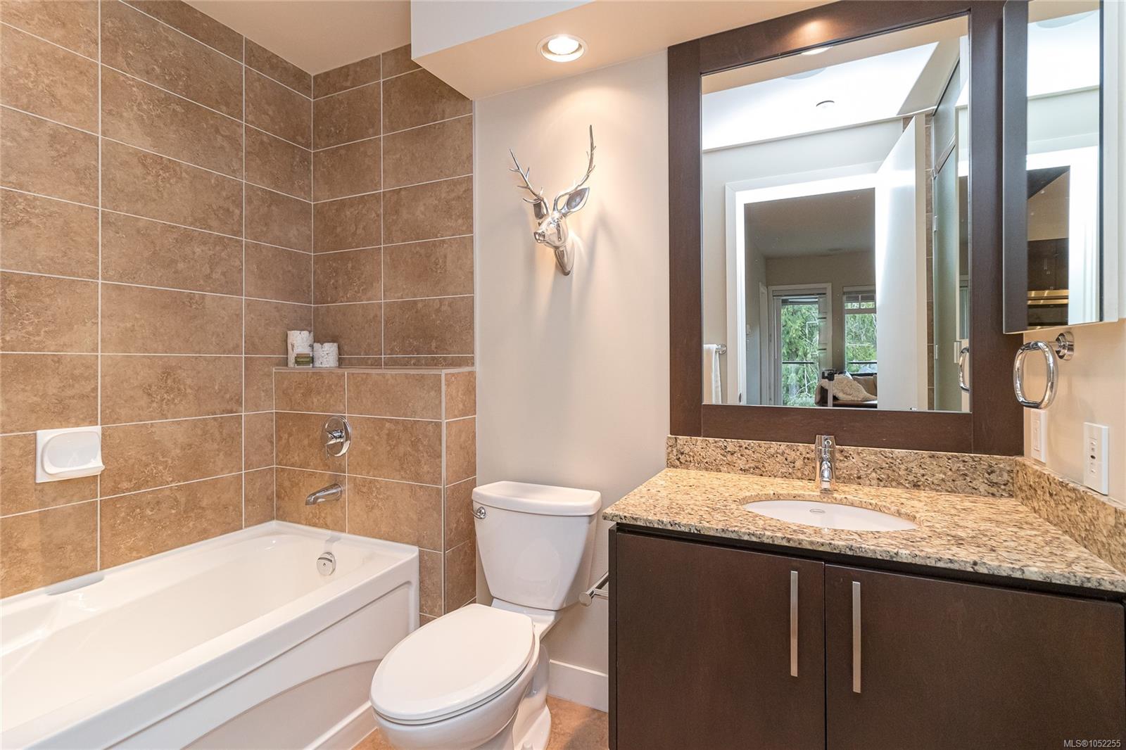 302-1395 Bear Mountain Pkwy — listing photo 12 of 33