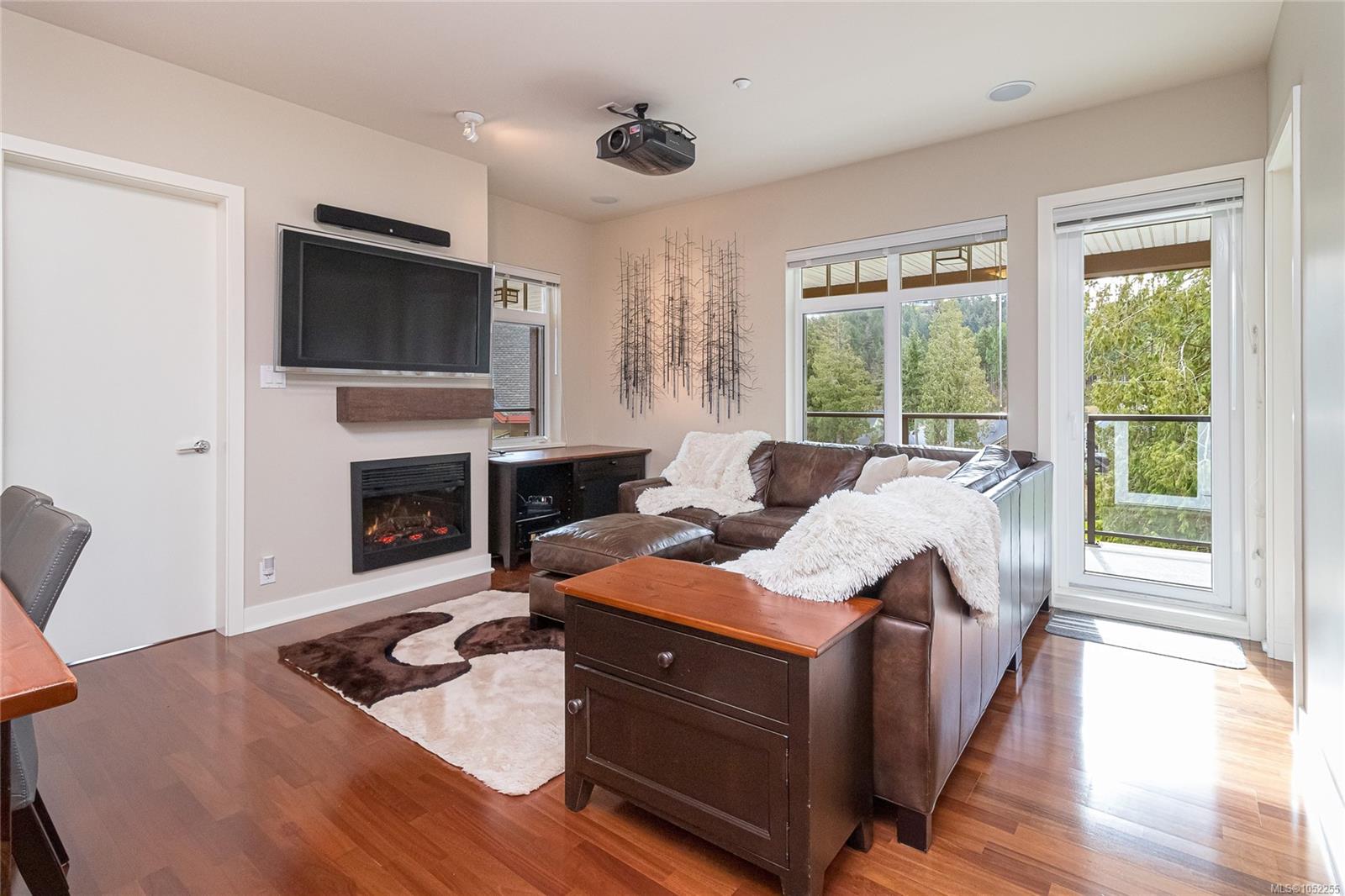 302-1395 Bear Mountain Pkwy — listing photo 4 of 33