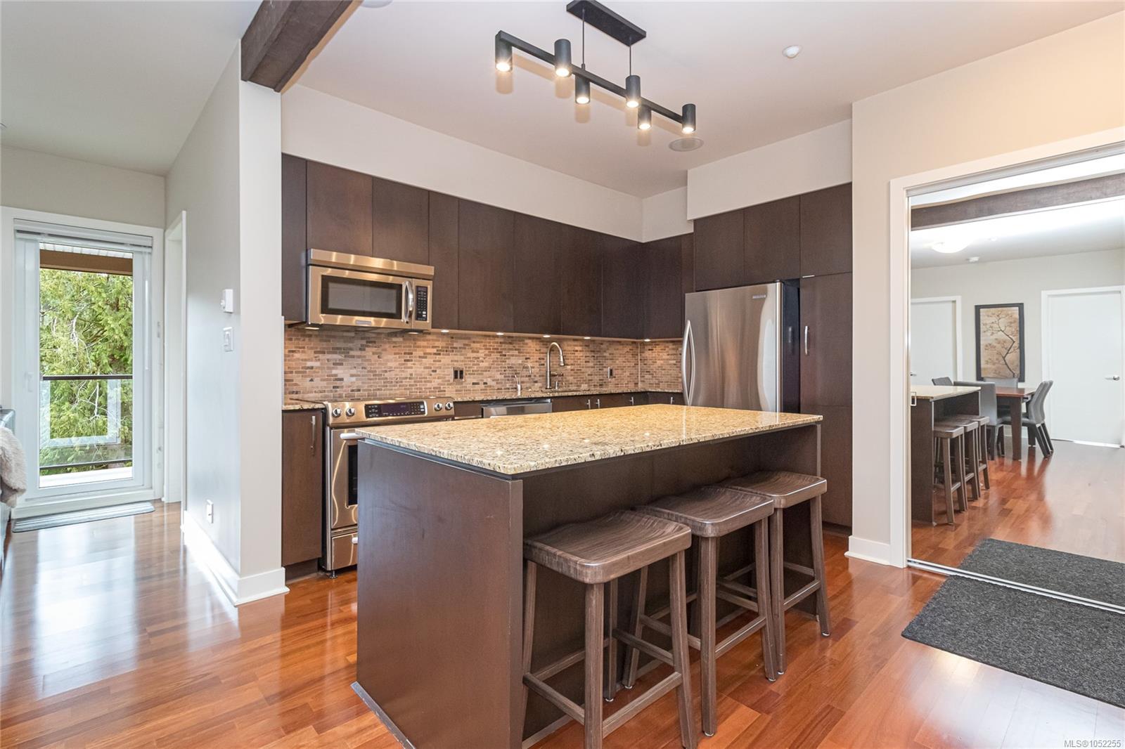 302-1395 Bear Mountain Pkwy — listing photo 7 of 33