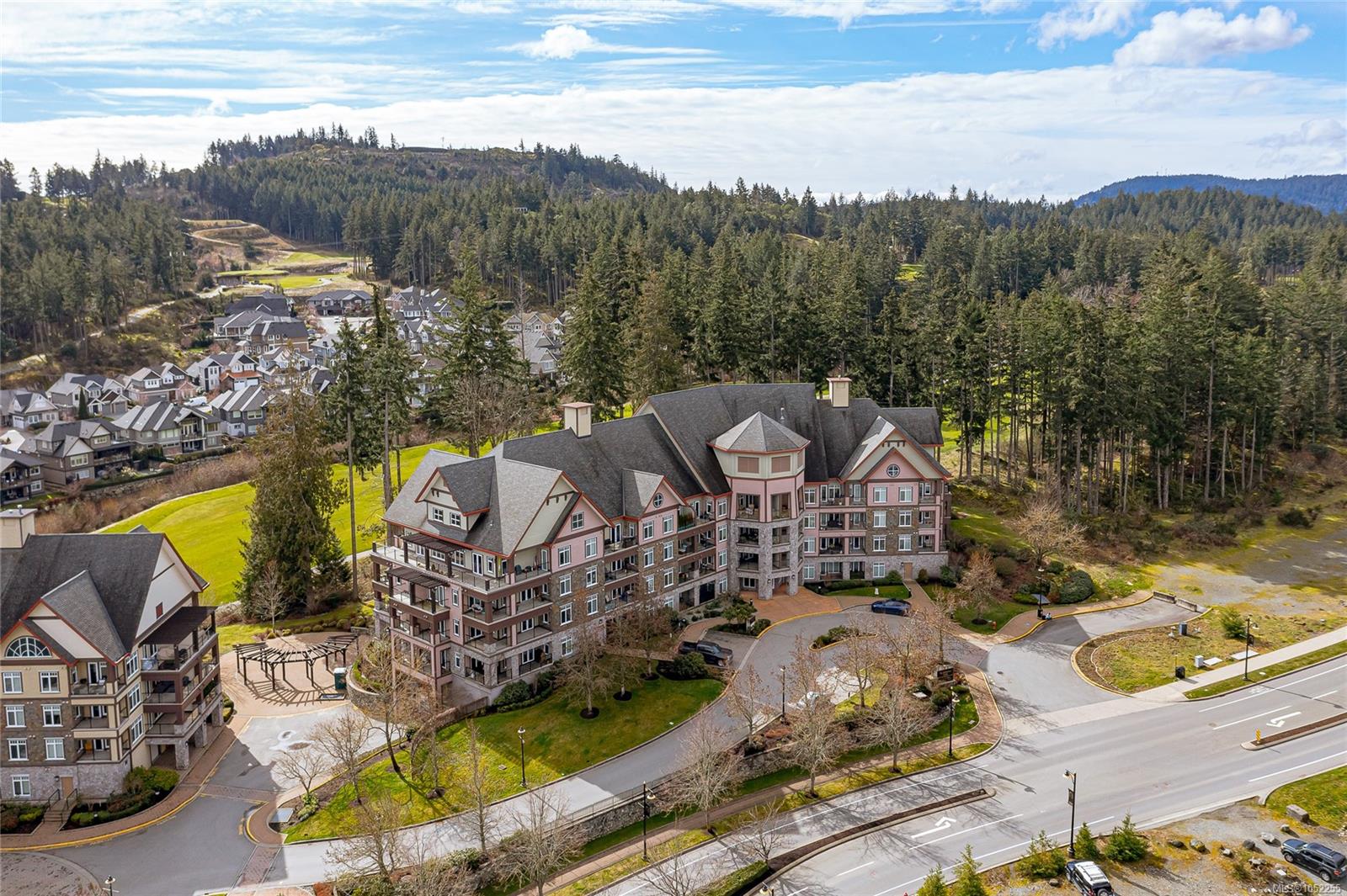302-1395 Bear Mountain Pkwy — listing photo 10 of 33