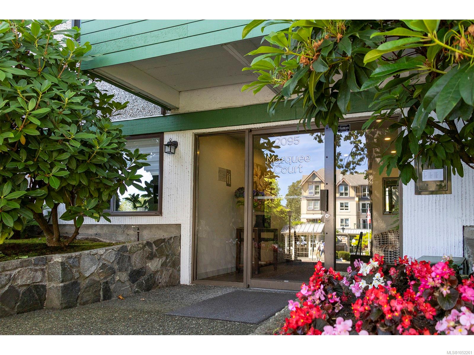 307-2095 Oak Bay Ave — listing photo 3 of 31