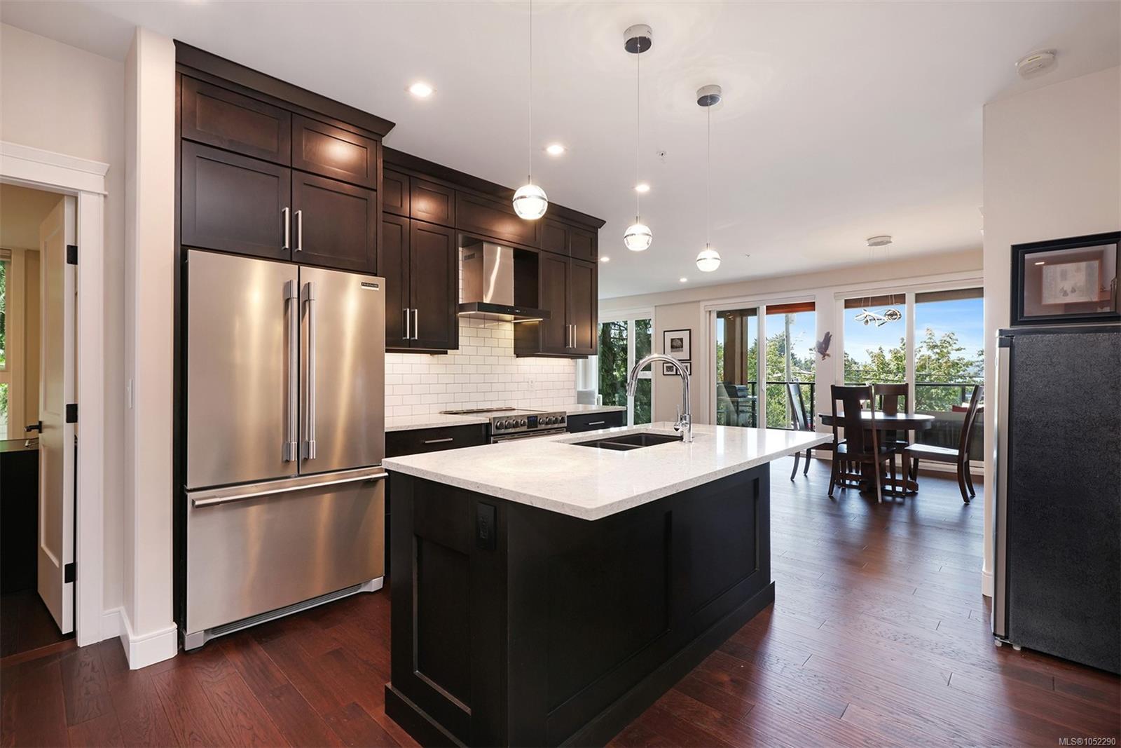 208-1700 Balmoral Ave — listing photo 6 of 37