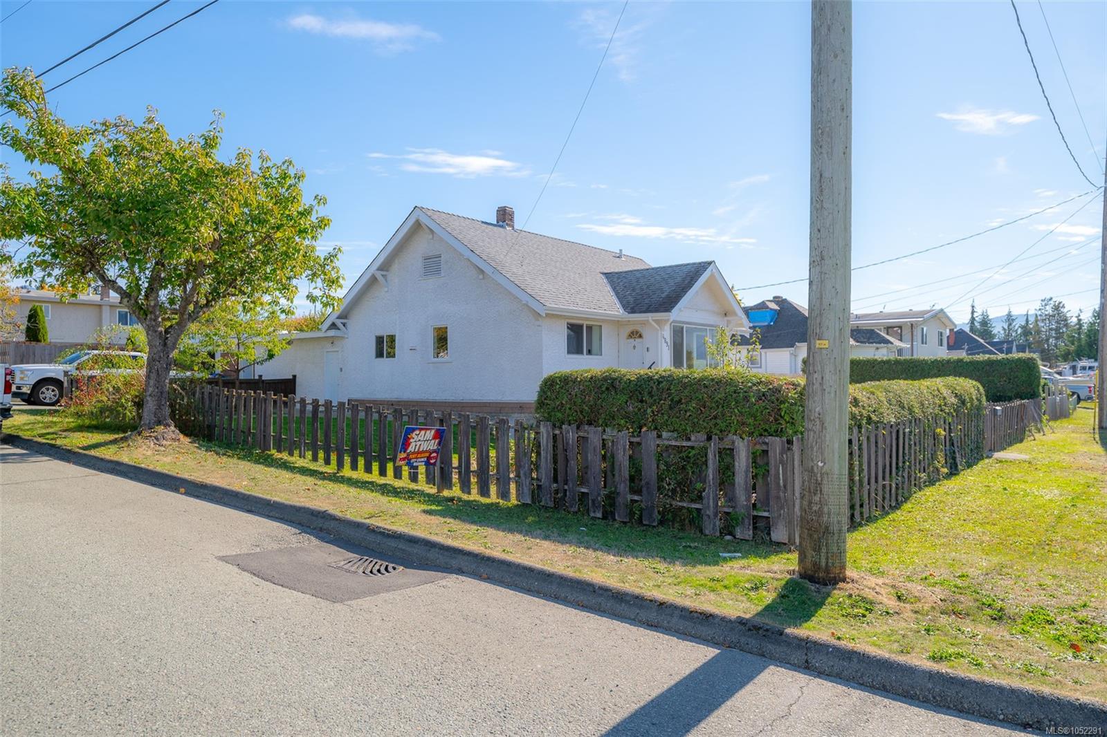 4891 David St — listing photo 4 of 47