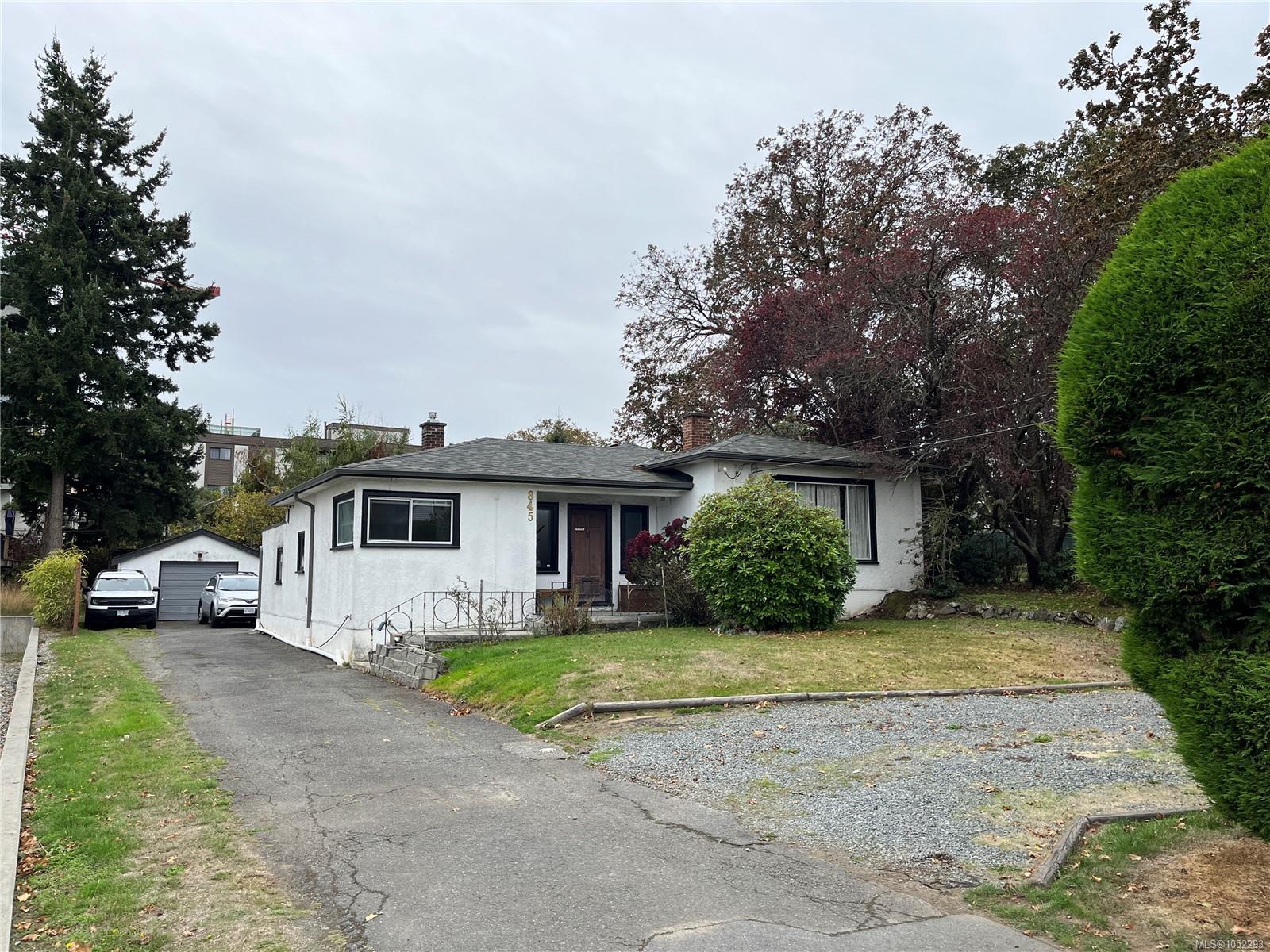 845 Old Esquimalt Rd — listing photo 9 of 20