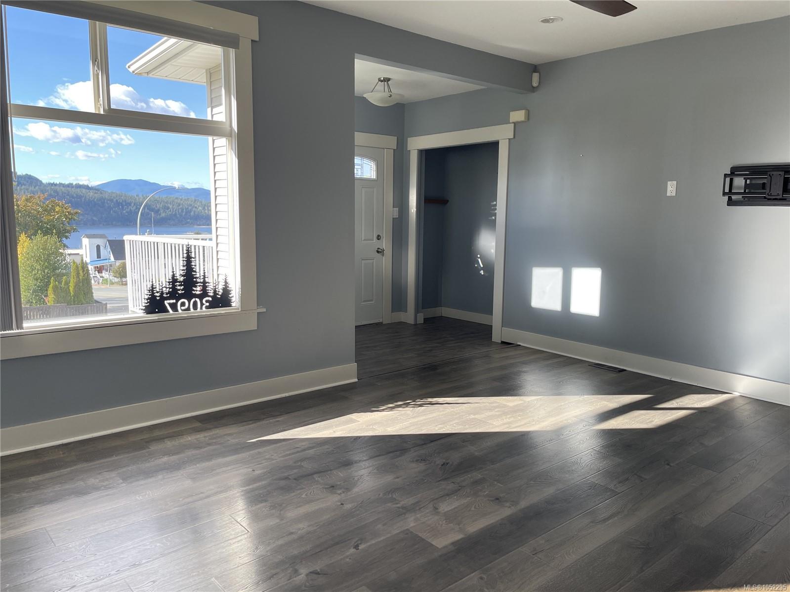 3097 6th Ave — listing photo 5 of 34