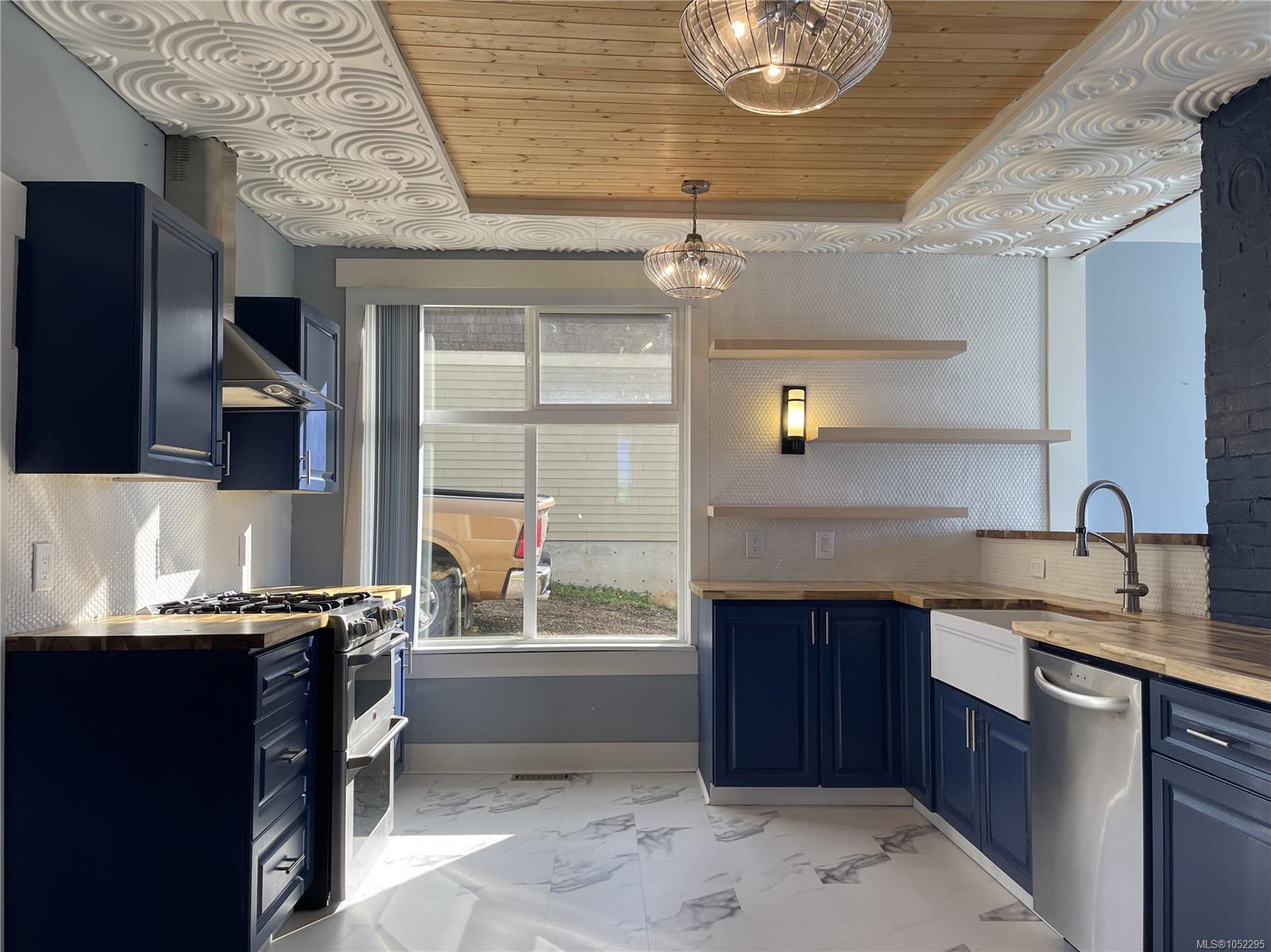 3097 6th Ave — listing photo 9 of 34