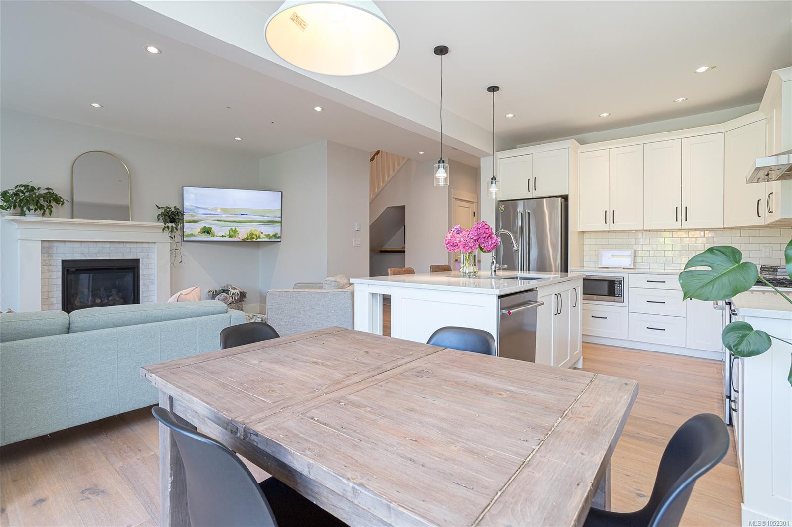 10372 Resthaven Dr — listing photo 13 of 42