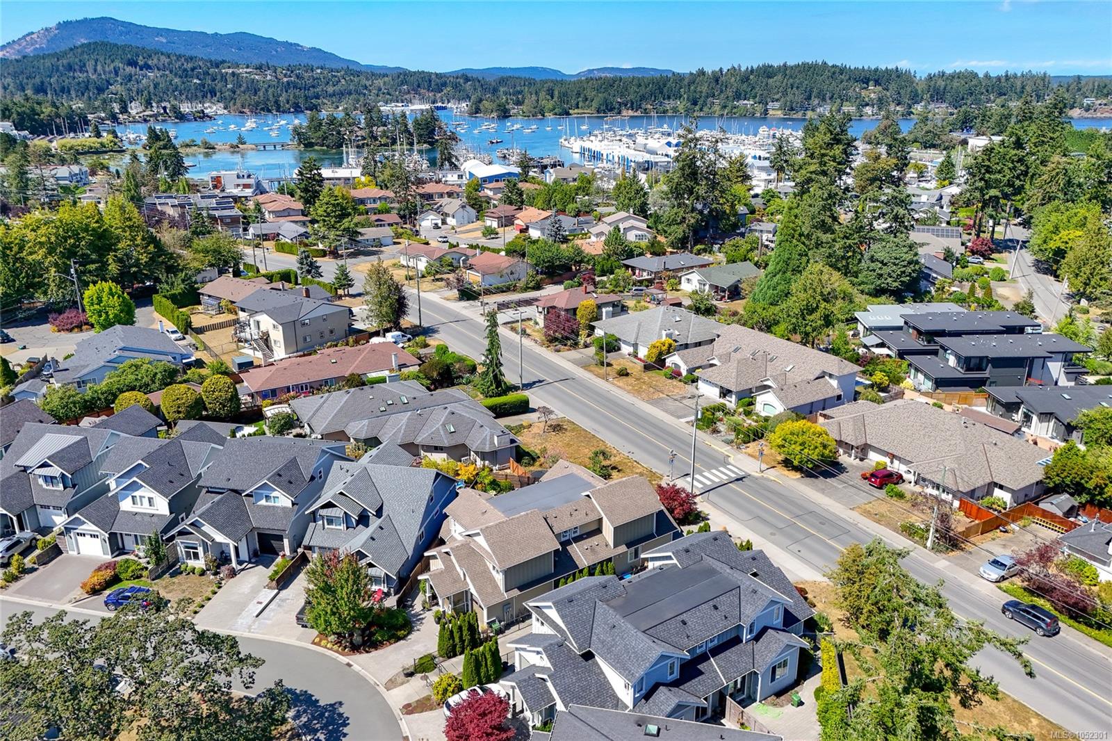 10372 Resthaven Dr — listing photo 3 of 42