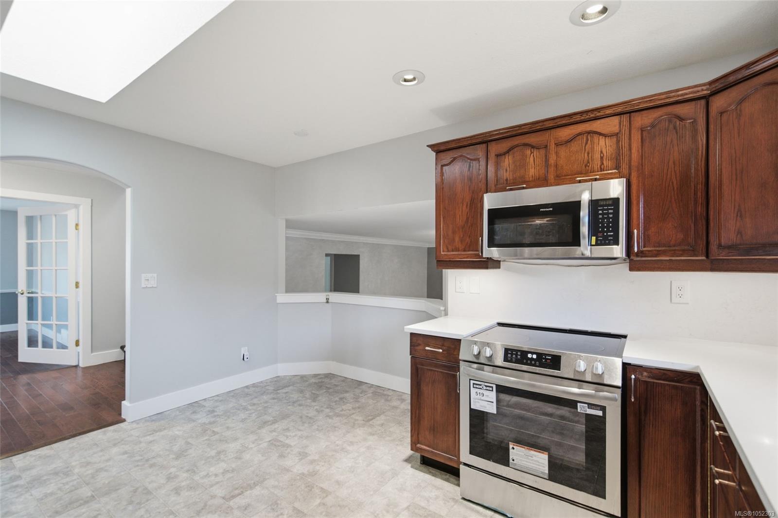 5999 Cathedral Cres — listing photo 13 of 44