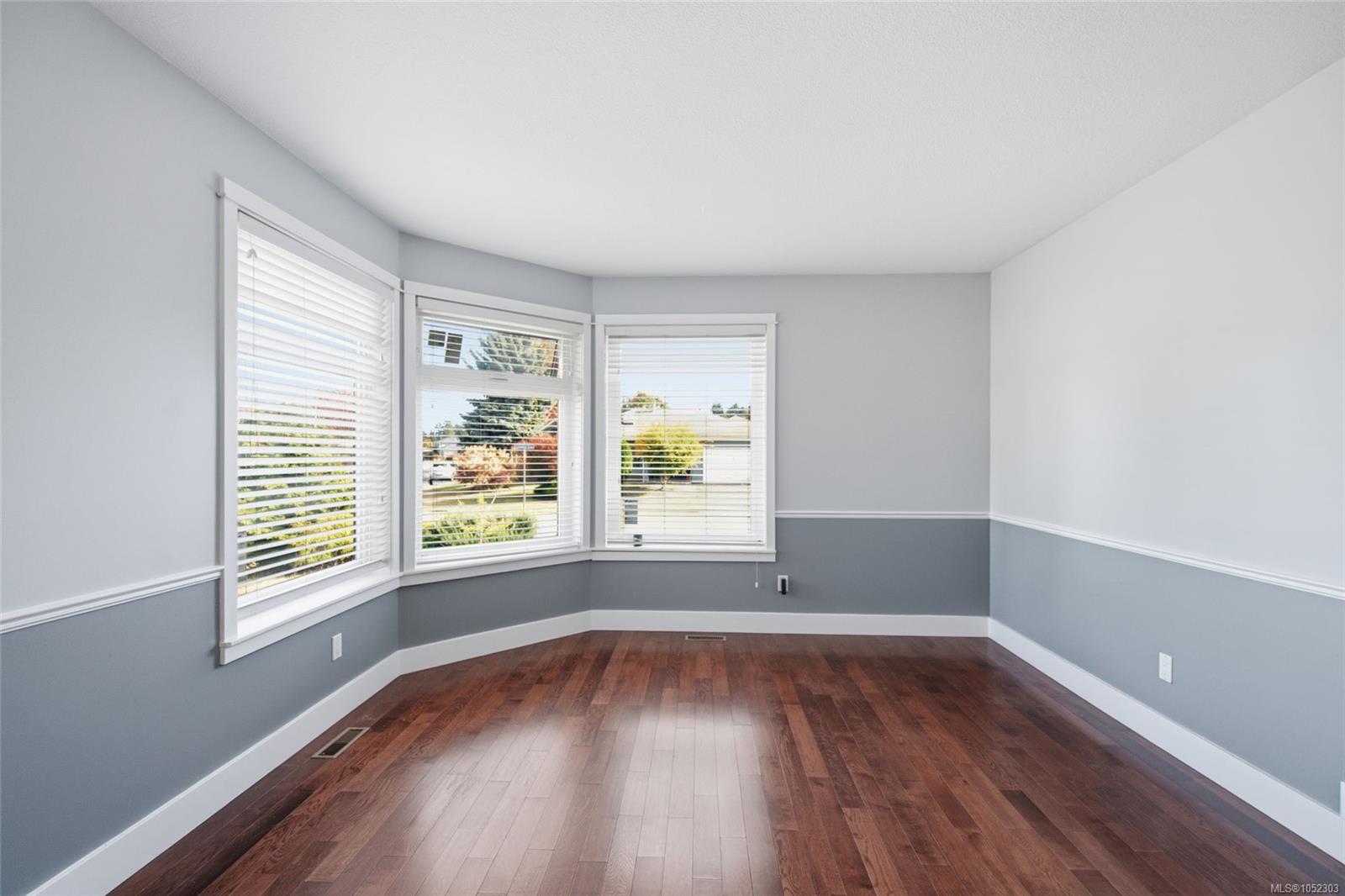 5999 Cathedral Cres — listing photo 8 of 44