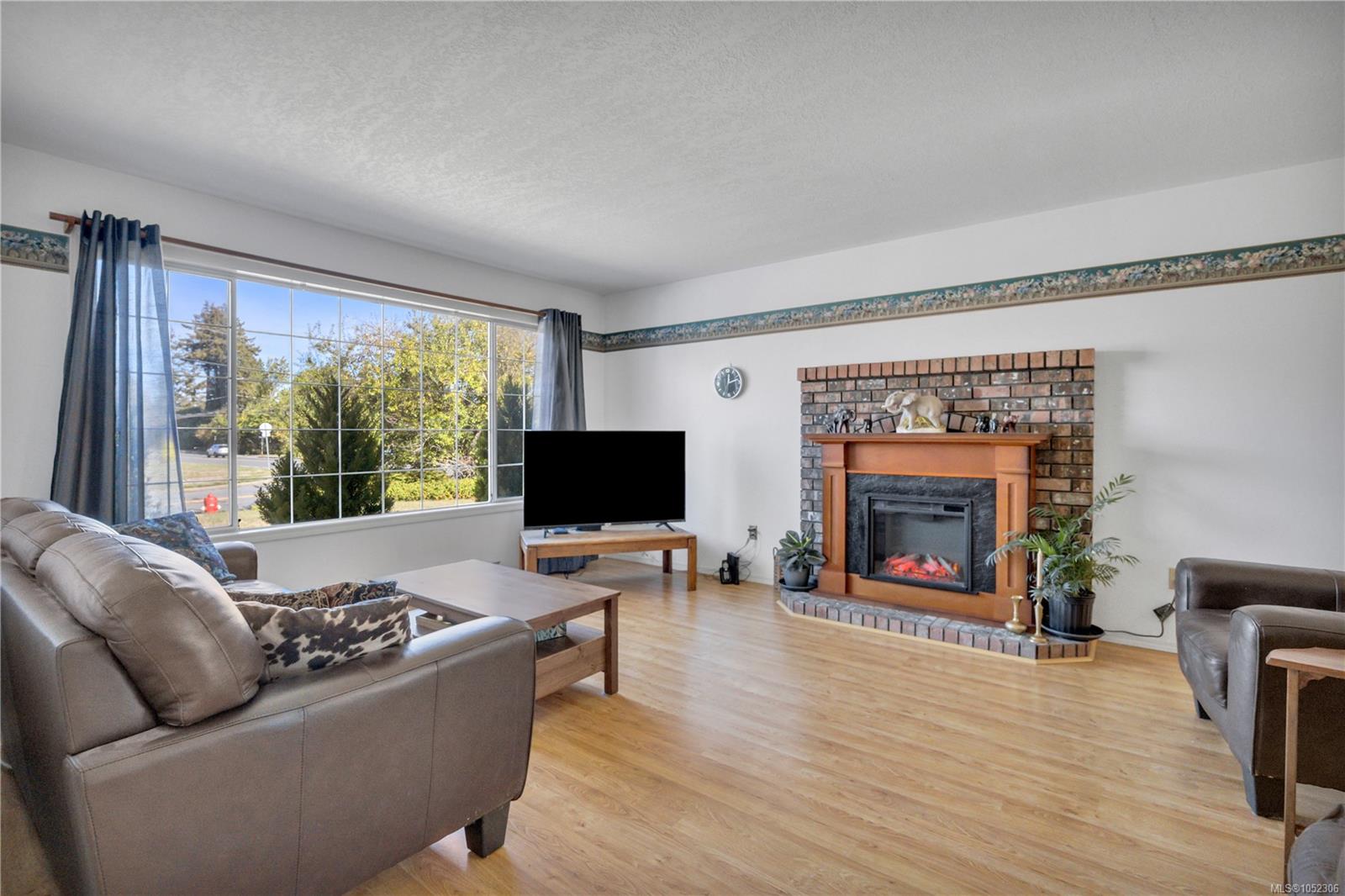 702 Forsyth Ave — listing photo 7 of 51