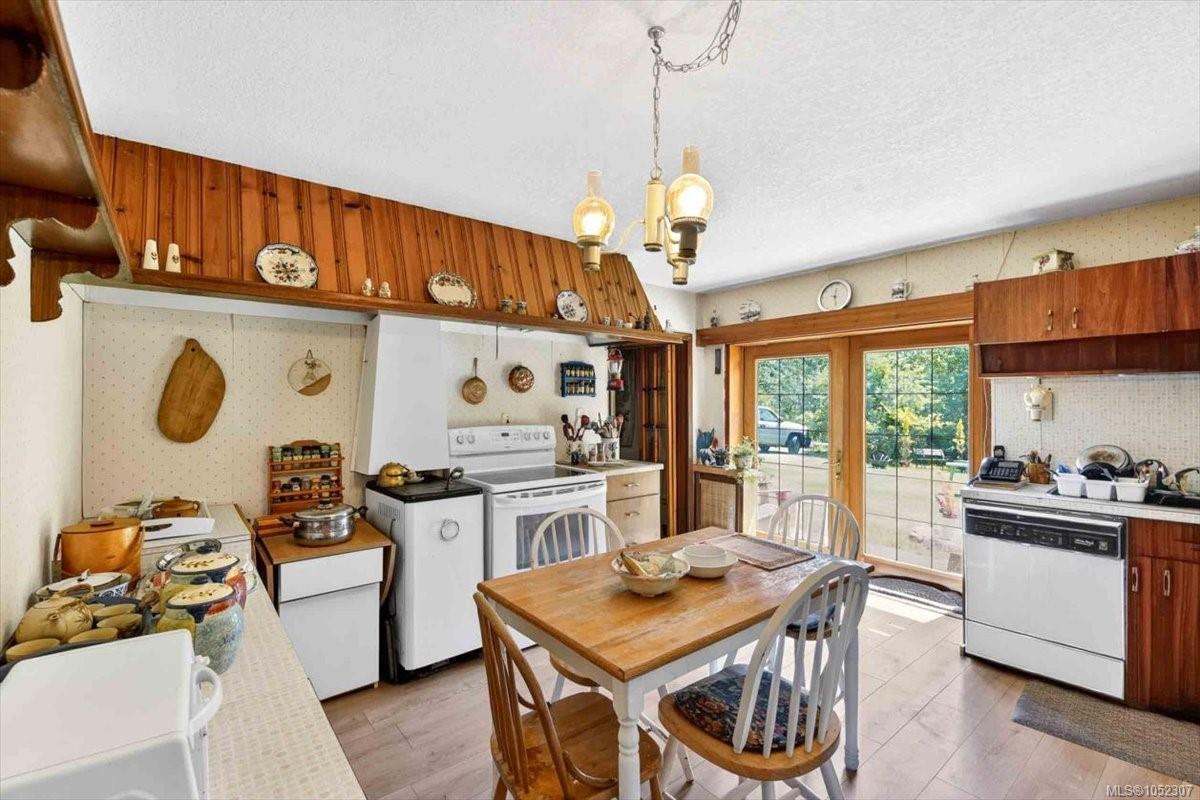7251 Thompson Rd — listing photo 11 of 87