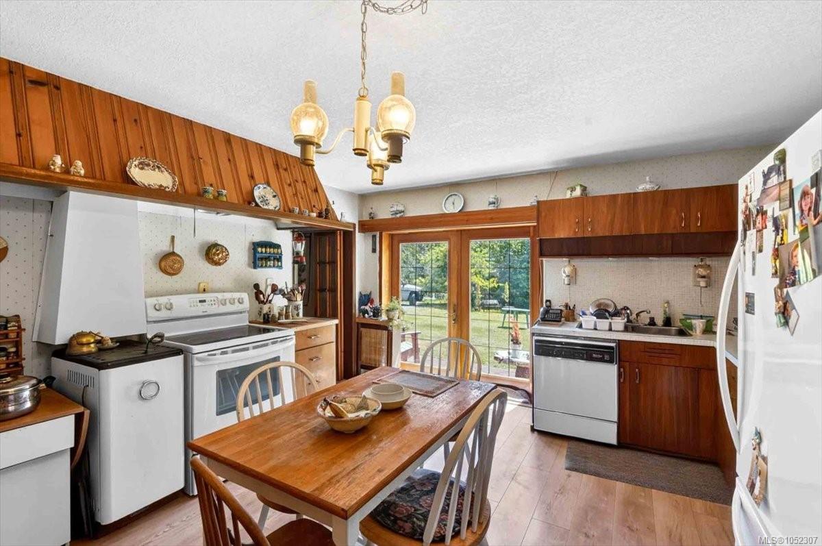 7251 Thompson Rd — listing photo 13 of 87