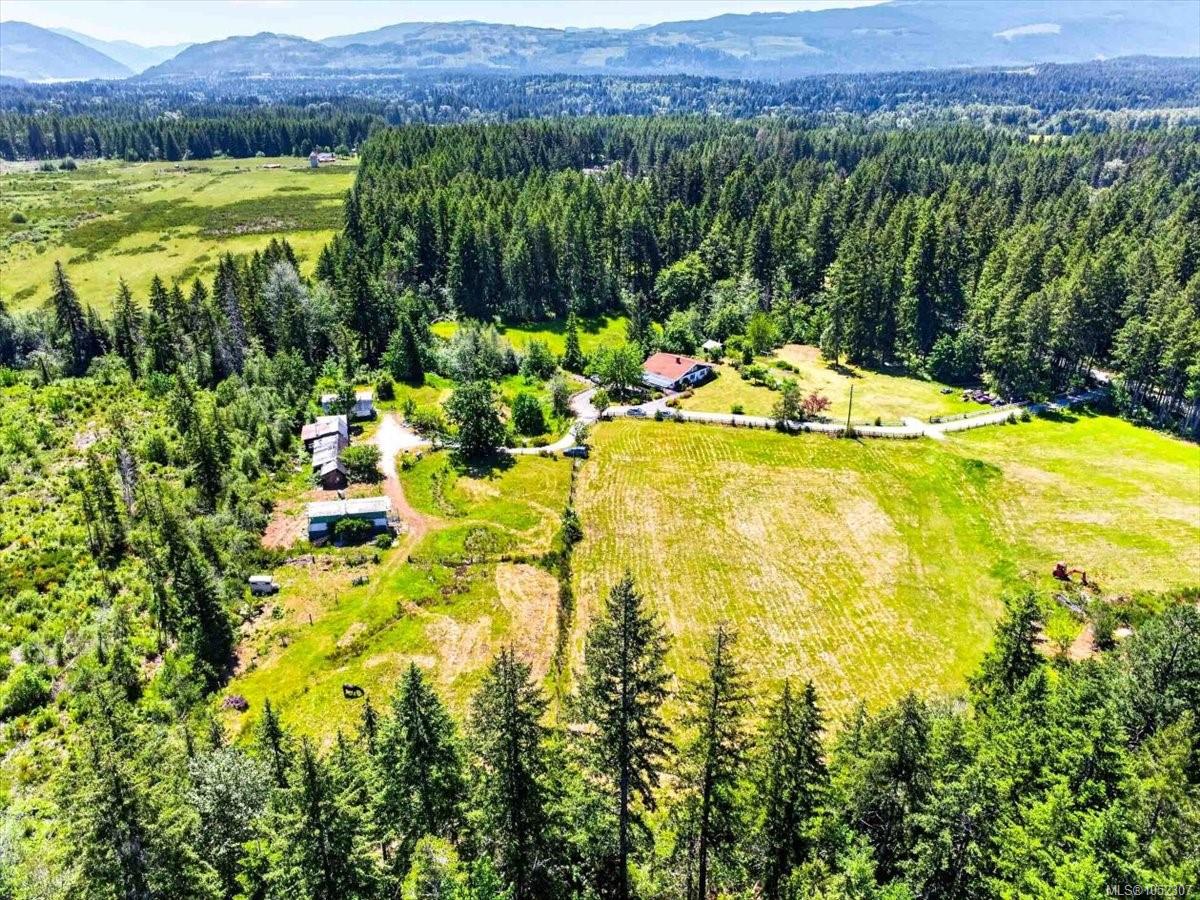 7251 Thompson Rd — listing photo 4 of 87
