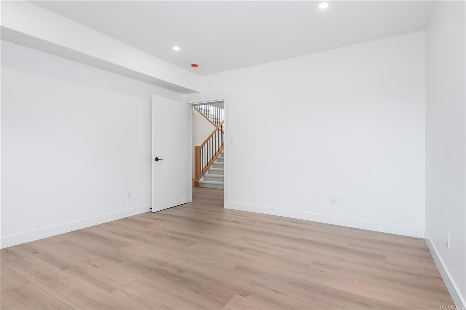 65 Barlow Rd — listing photo 11 of 72