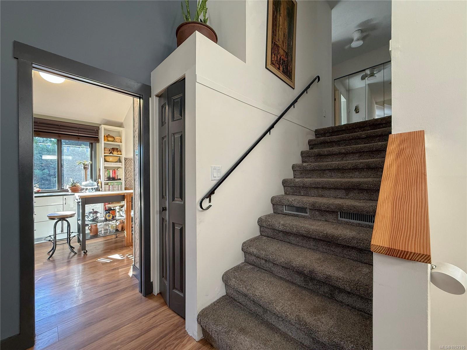 3836 Sutil Rd — listing photo 11 of 49