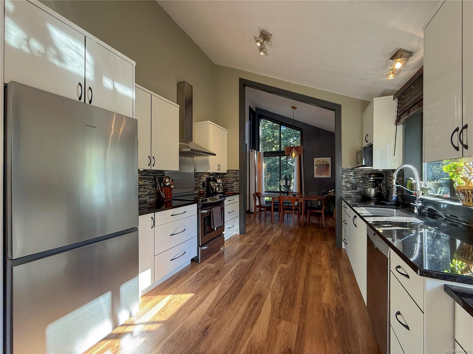 3836 Sutil Rd — listing photo 14 of 49