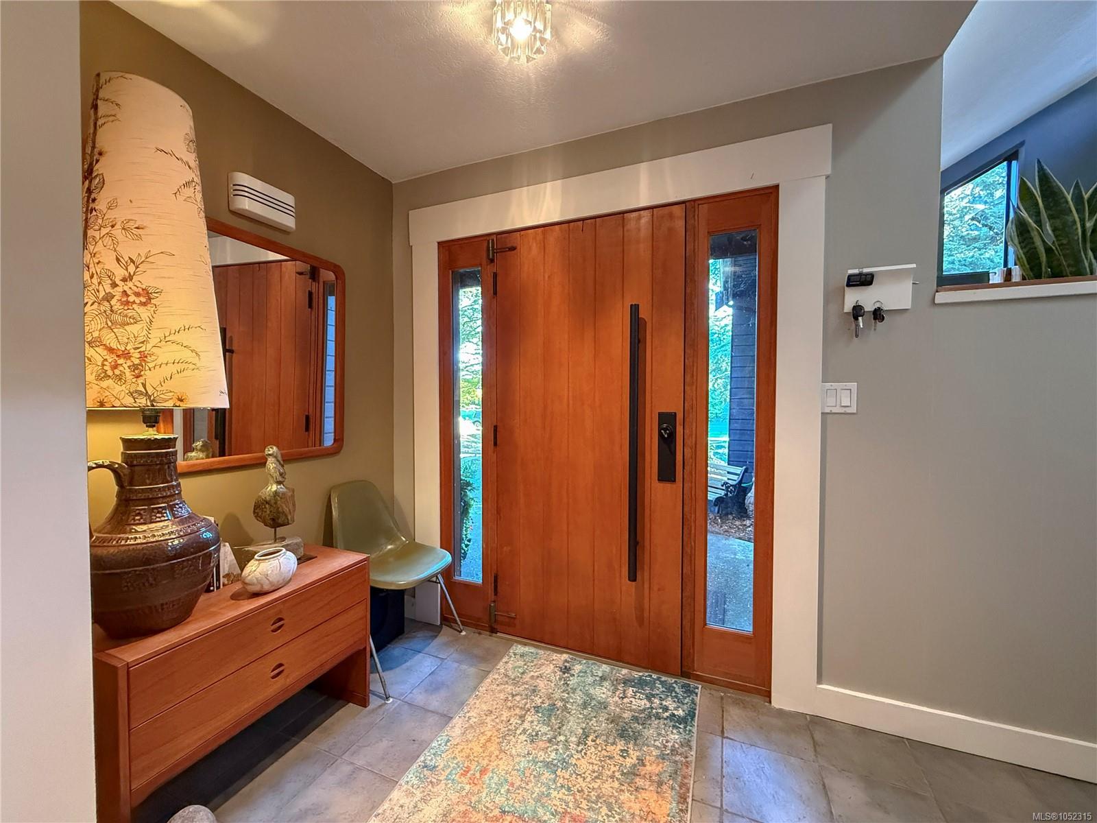 3836 Sutil Rd — listing photo 6 of 49