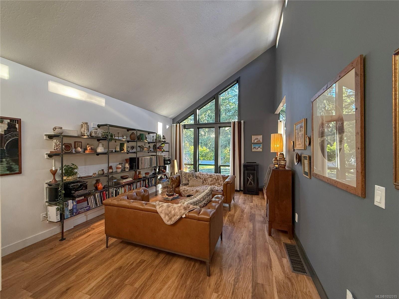 3836 Sutil Rd — listing photo 10 of 49