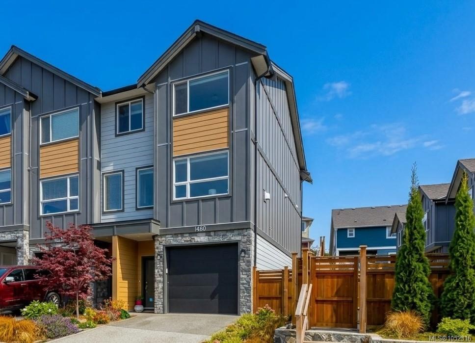 1460 Stella Lane — listing photo 2 of 31