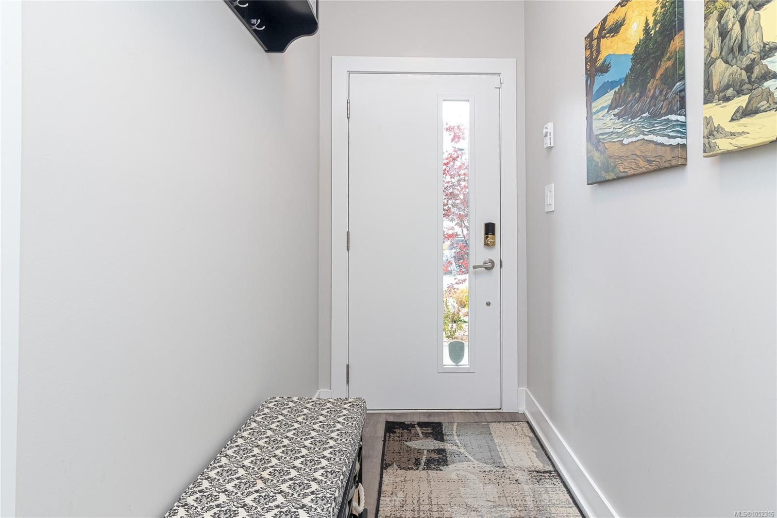 1460 Stella Lane — listing photo 5 of 31