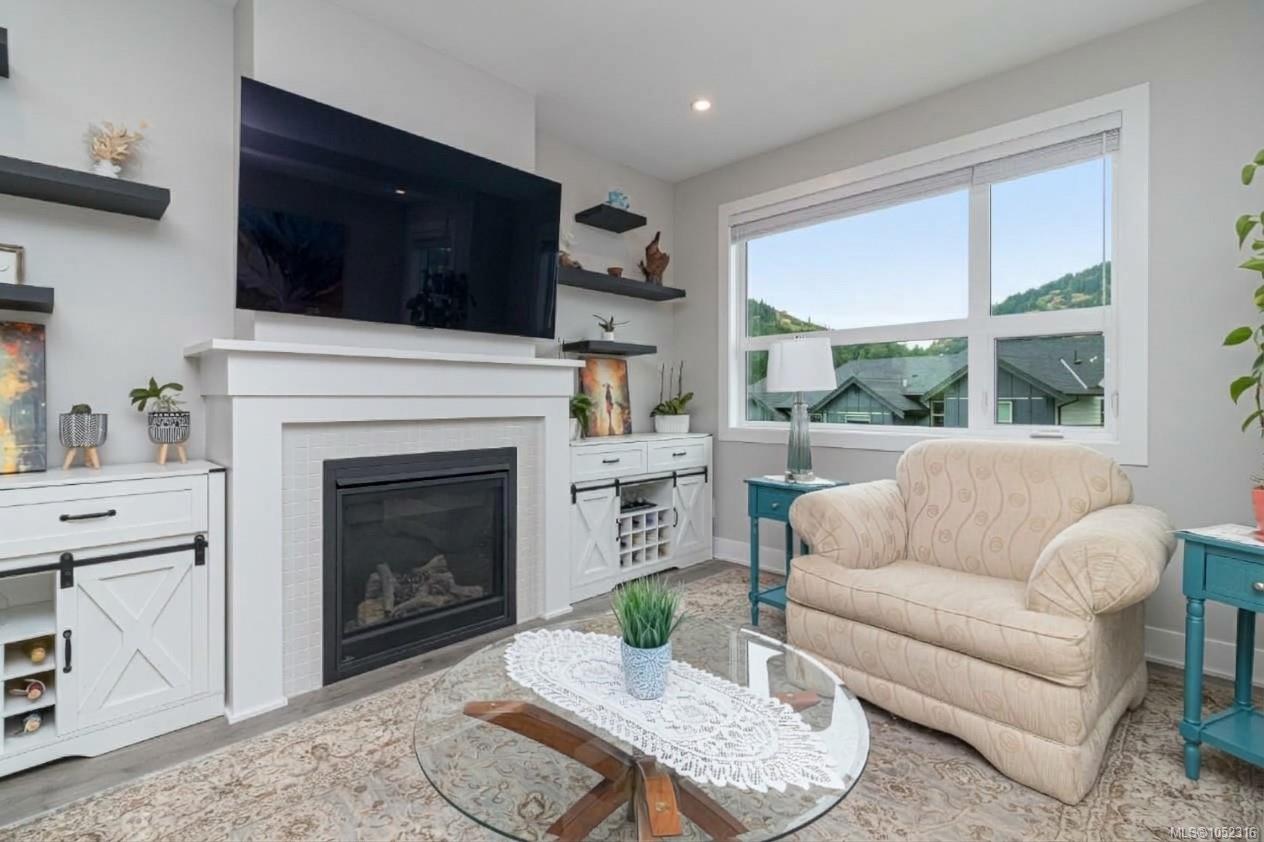 1460 Stella Lane — listing photo 7 of 31