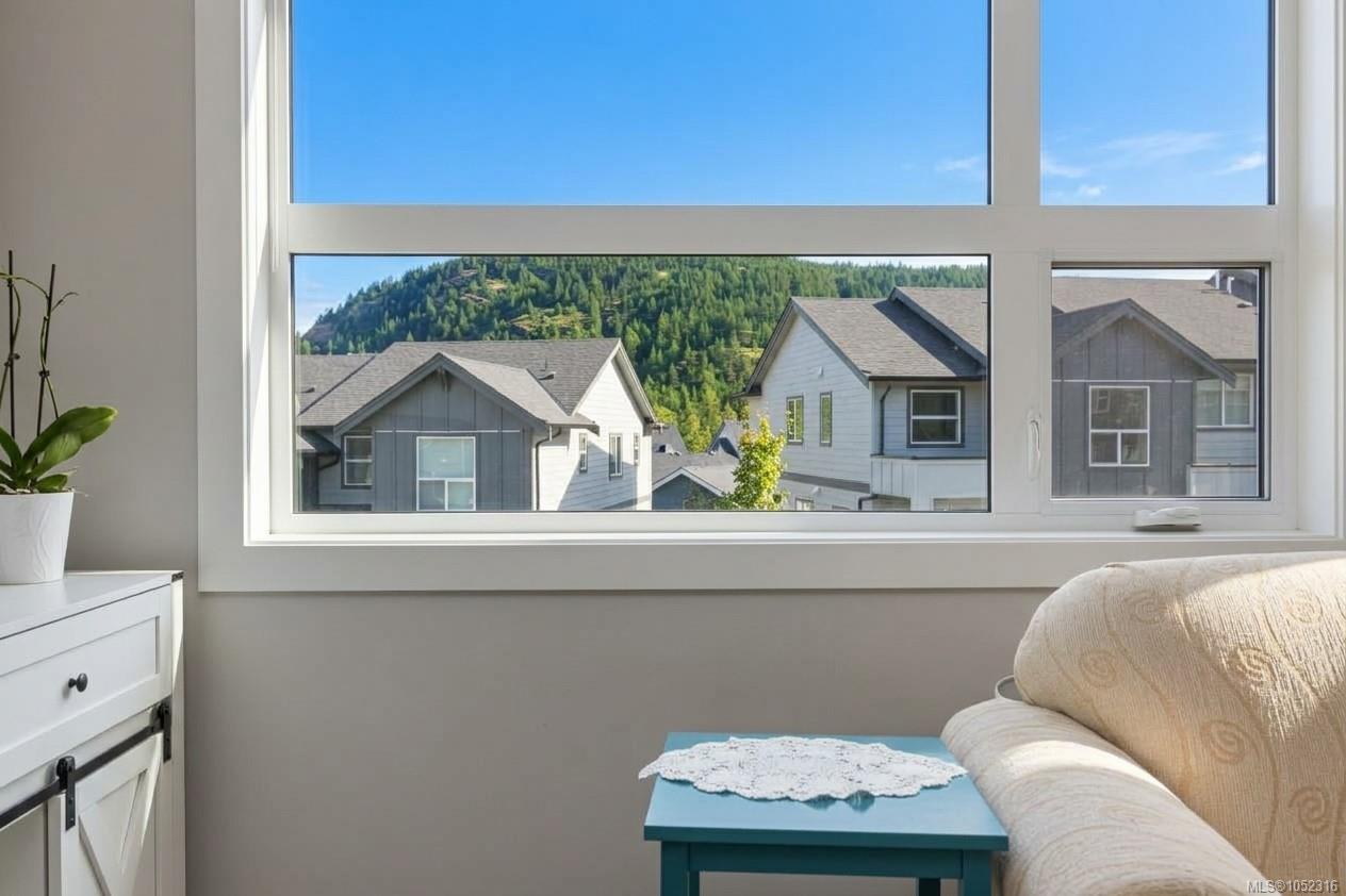 1460 Stella Lane — listing photo 8 of 31