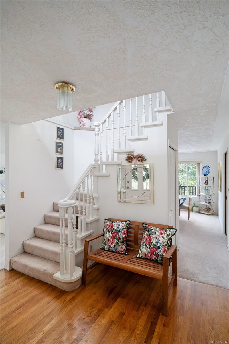 4617 Cliffwood Pl — listing photo 6 of 48