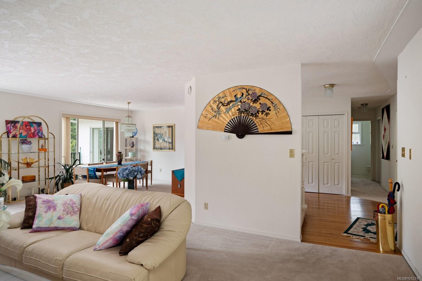 4617 Cliffwood Pl — listing photo 10 of 48