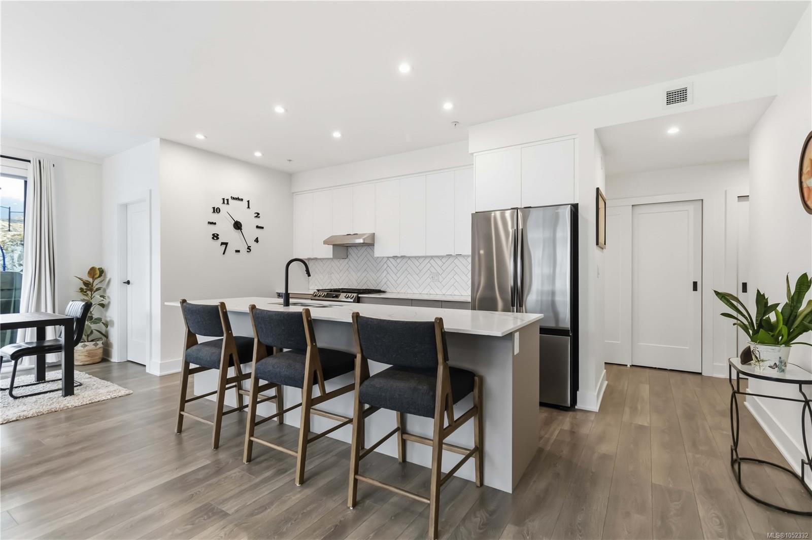 202-1114 Samar Cres — listing photo 2 of 50
