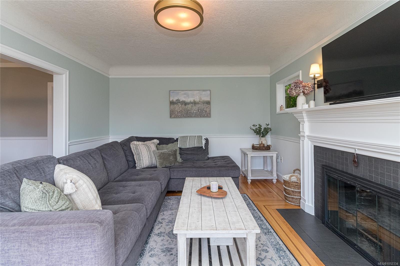 3721 Craigmillar Ave — listing photo 11 of 60