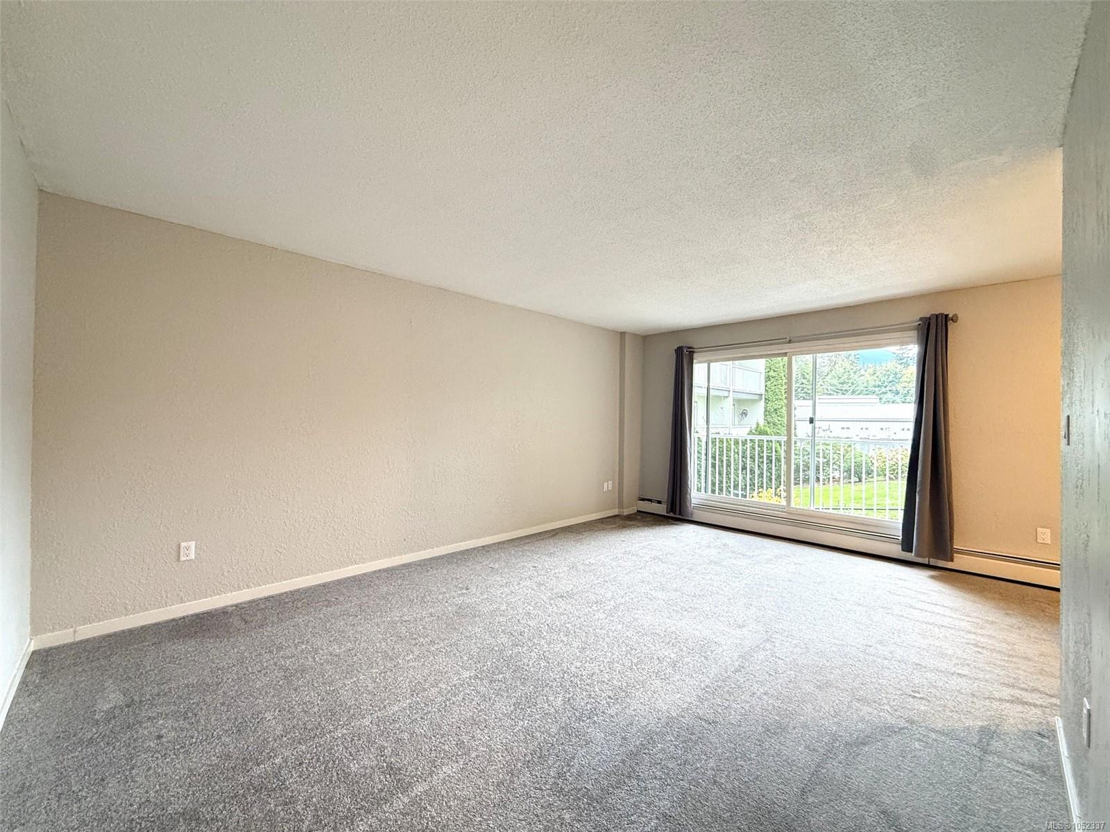 204-3040 Pine St — listing photo 3 of 17