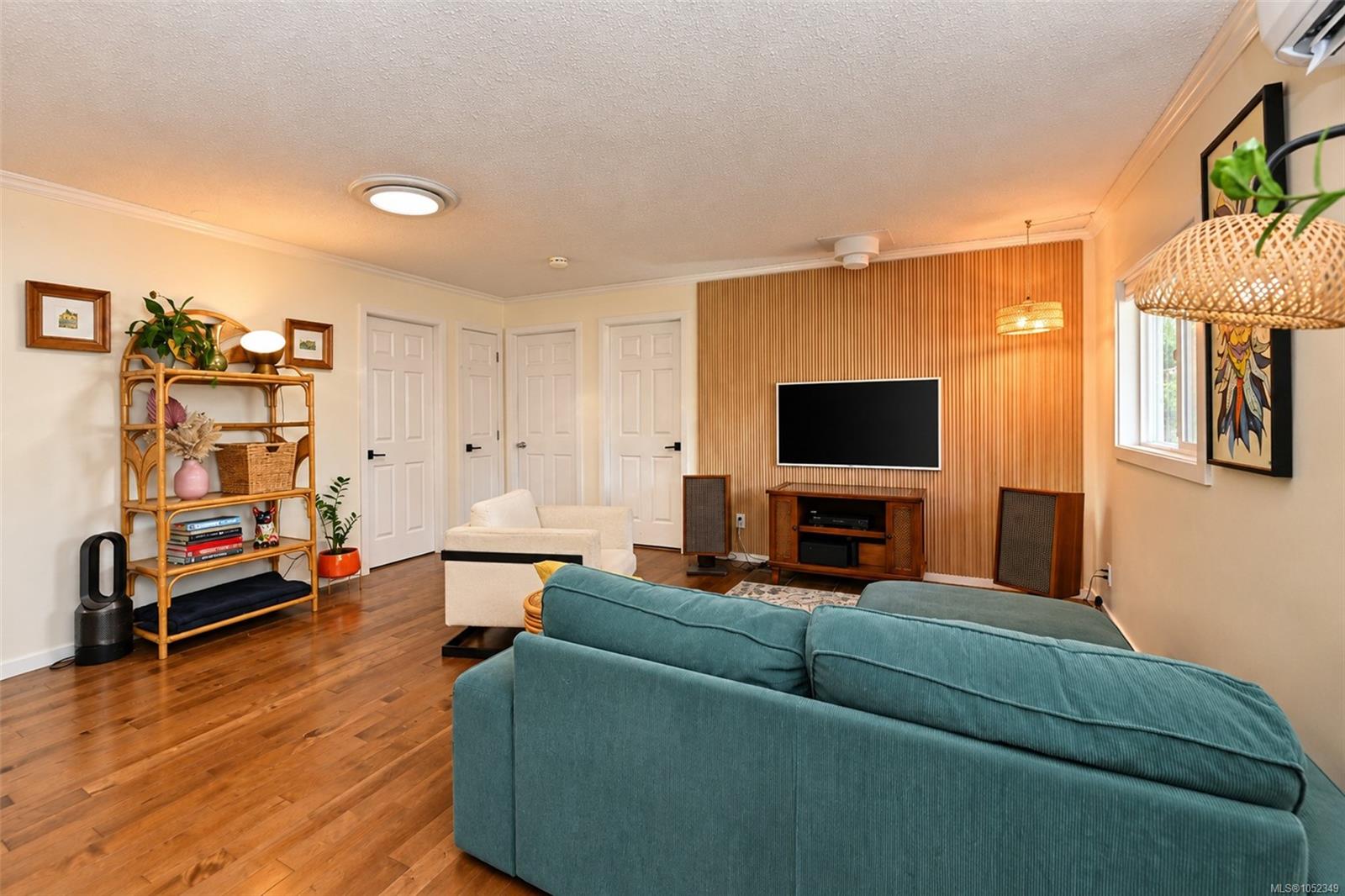 5883 Heather St — listing photo 11 of 45