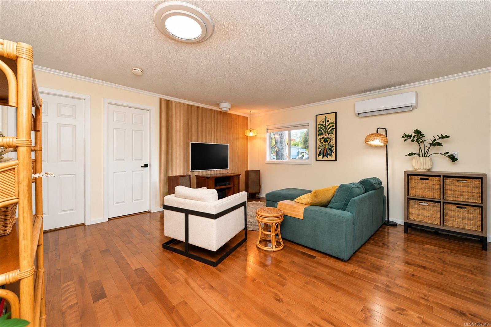 5883 Heather St — listing photo 13 of 45