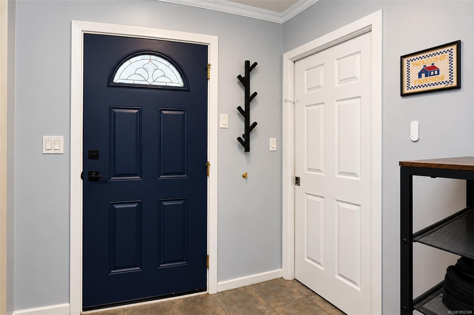 5883 Heather St — listing photo 5 of 45