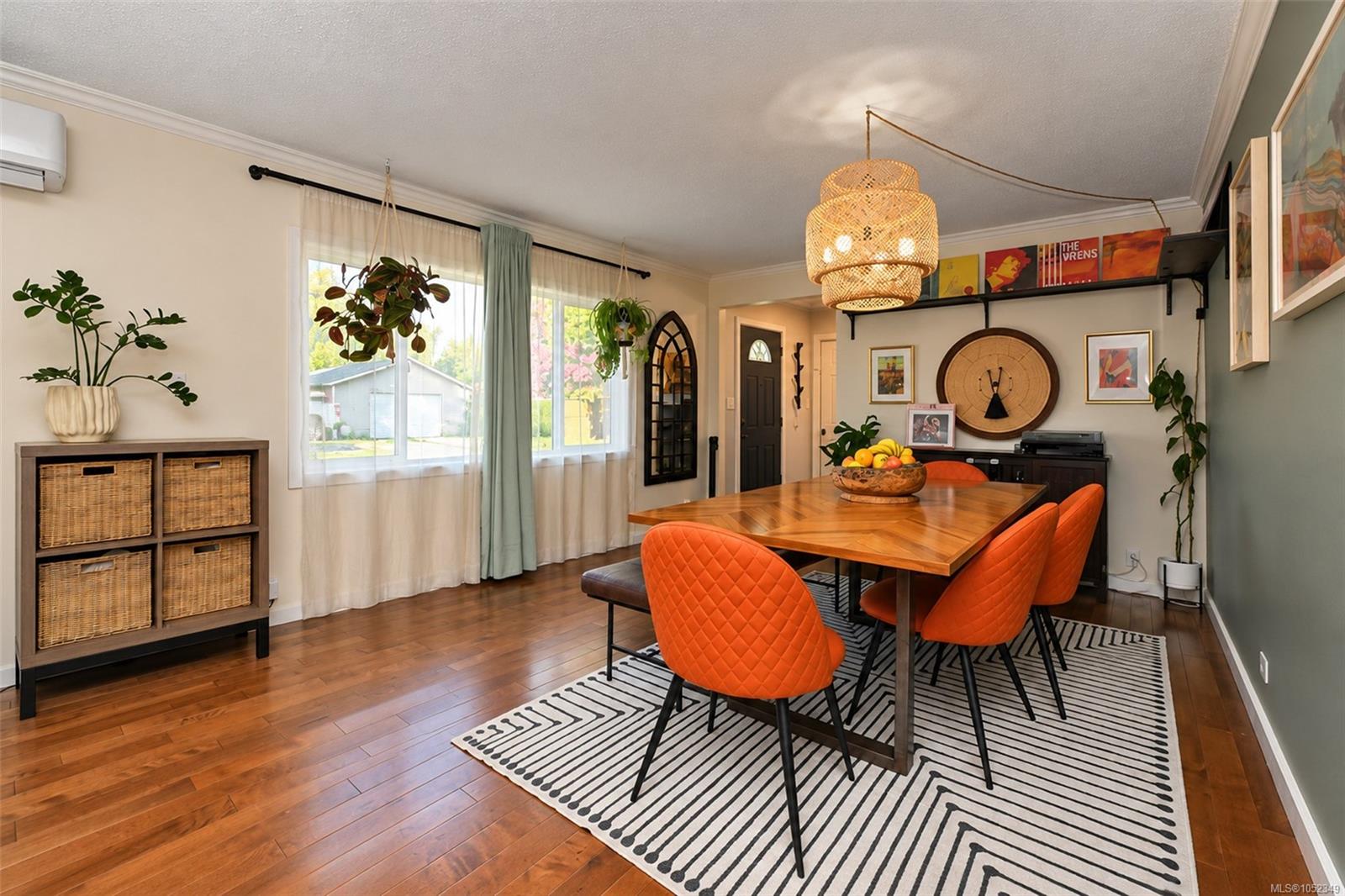 5883 Heather St — listing photo 8 of 45