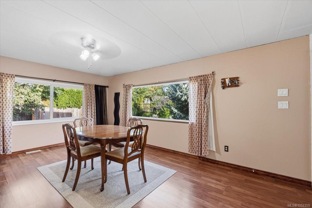 944 POPLAR Way — listing photo 7 of 37