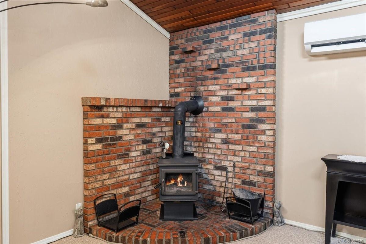 944 POPLAR Way — listing photo 8 of 37