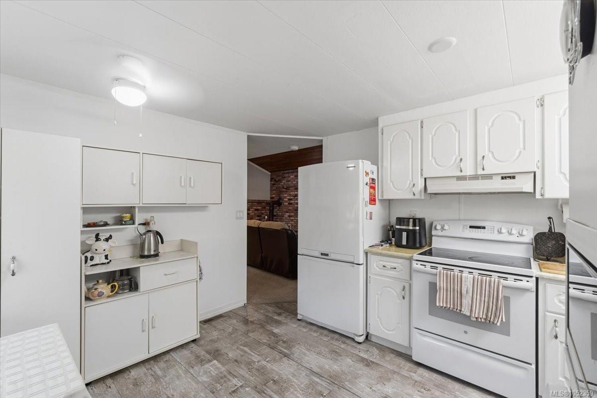 944 POPLAR Way — listing photo 9 of 37