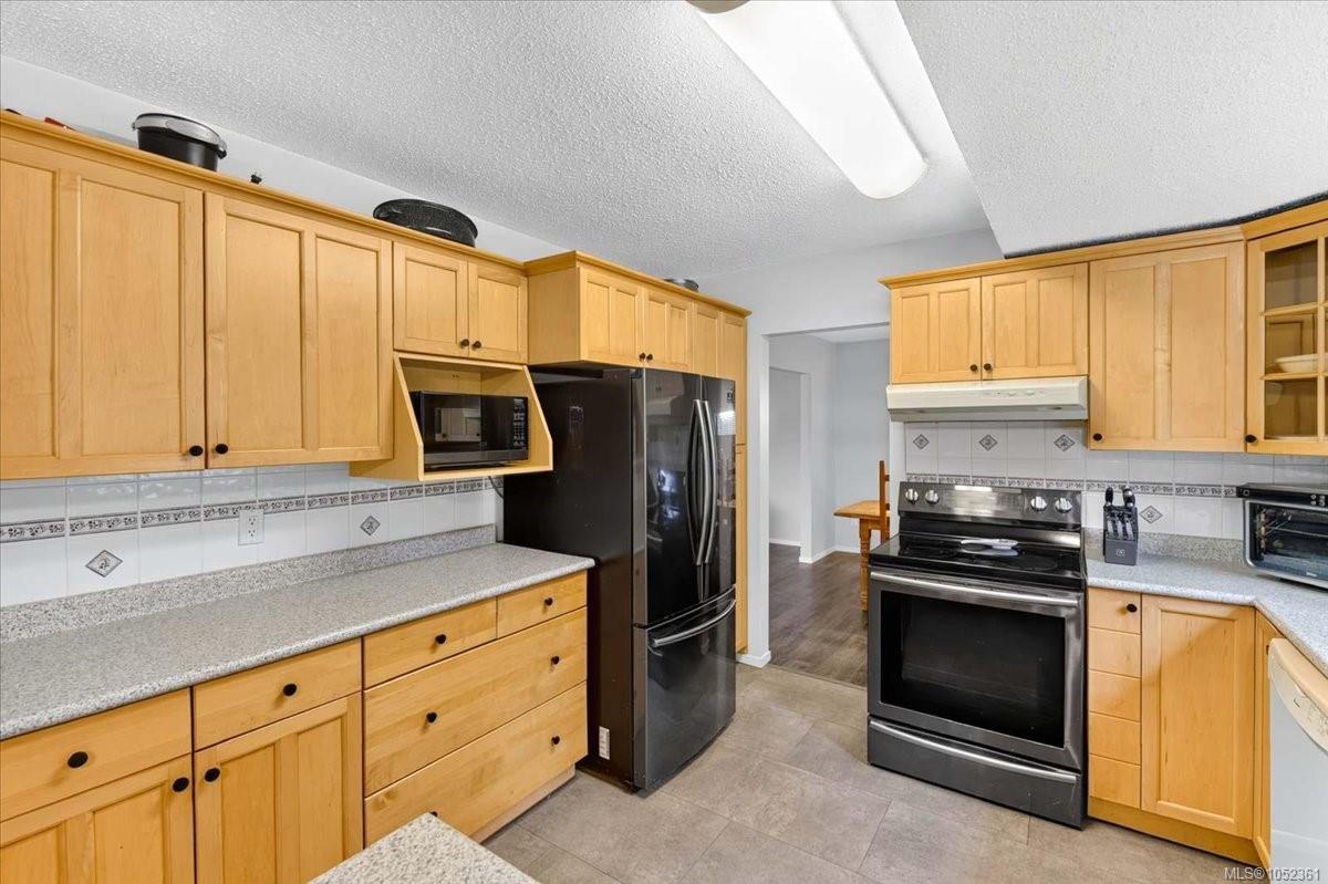 5536 Falls St — listing photo 5 of 56