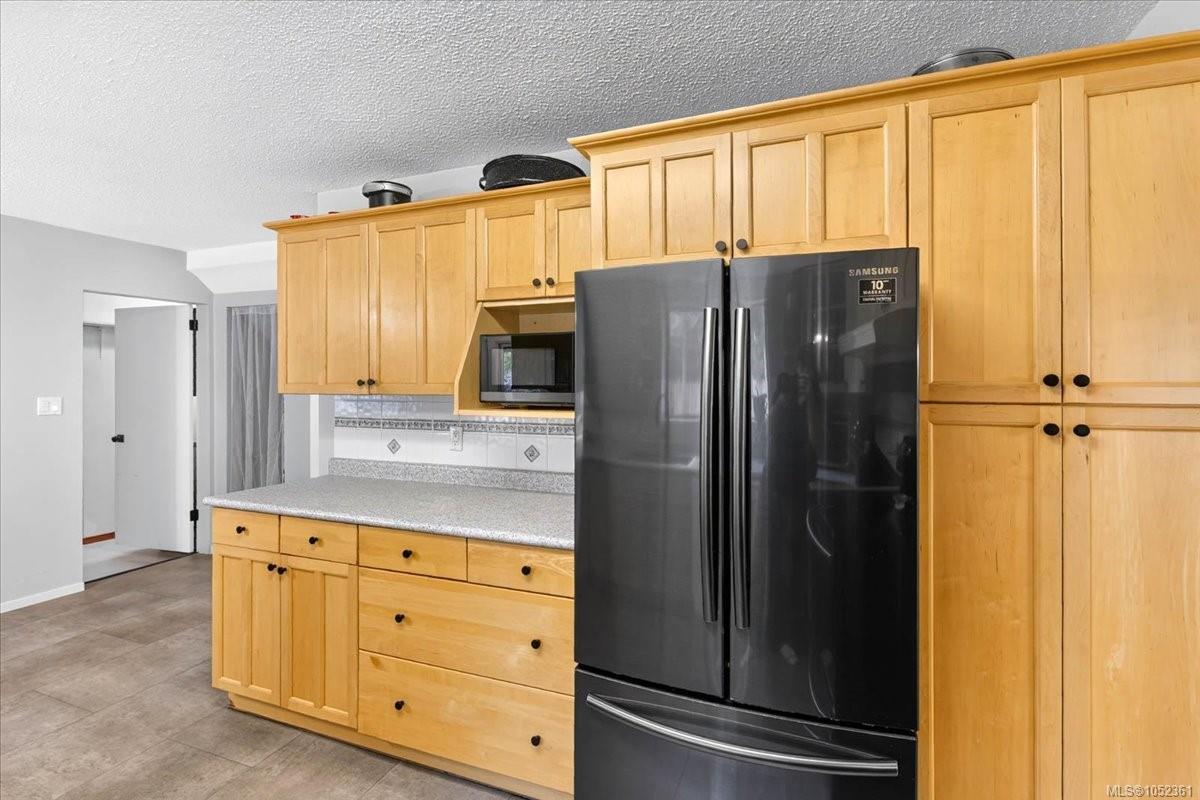 5536 Falls St — listing photo 6 of 56