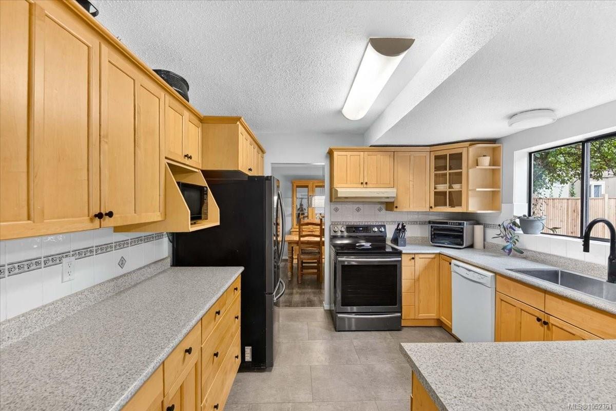5536 Falls St — listing photo 9 of 56