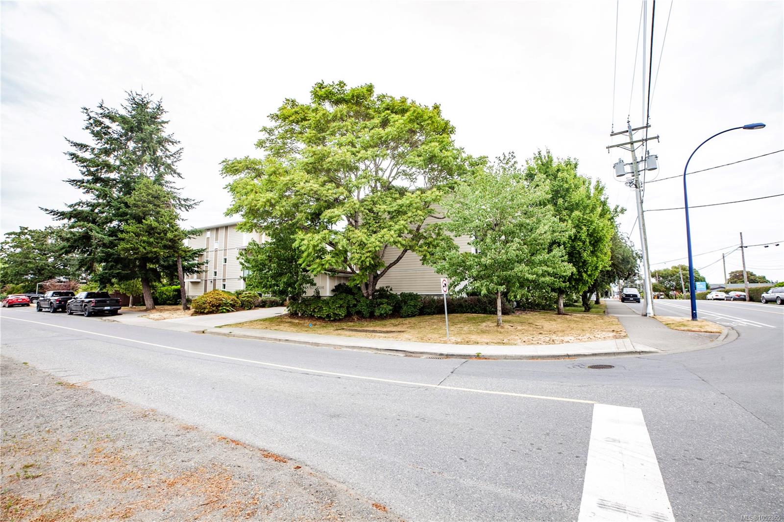 107-2889 Carlow Rd — listing photo 3 of 48