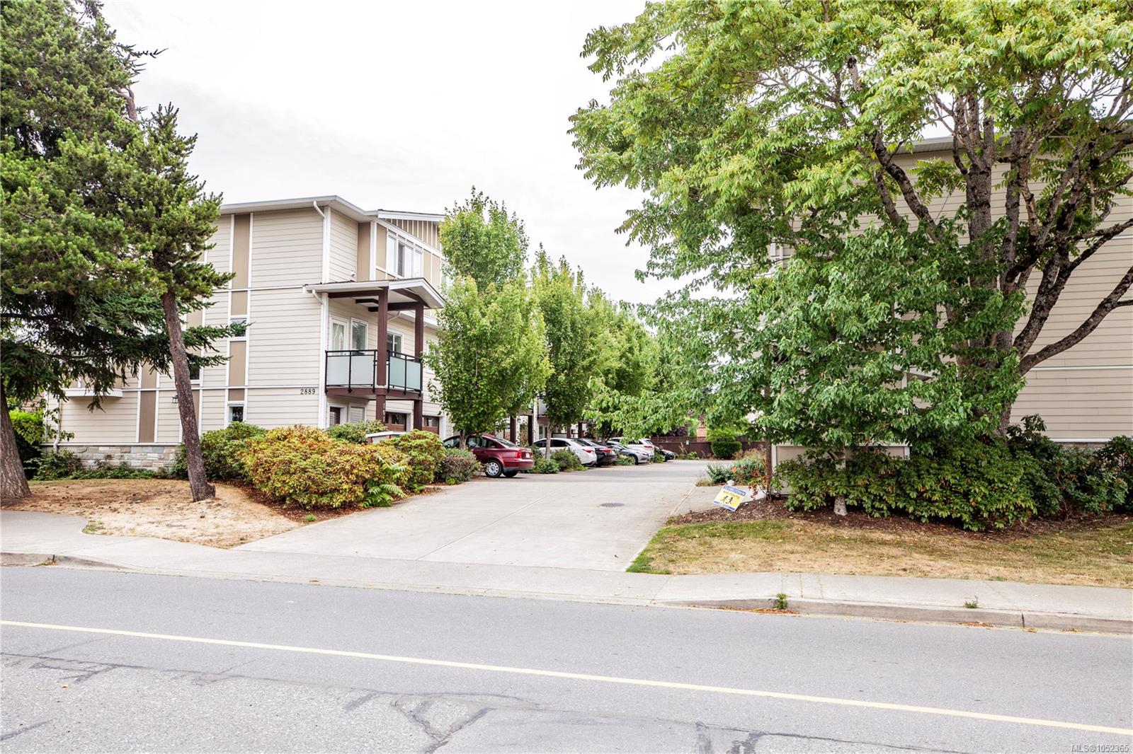 107-2889 Carlow Rd — listing photo 5 of 48