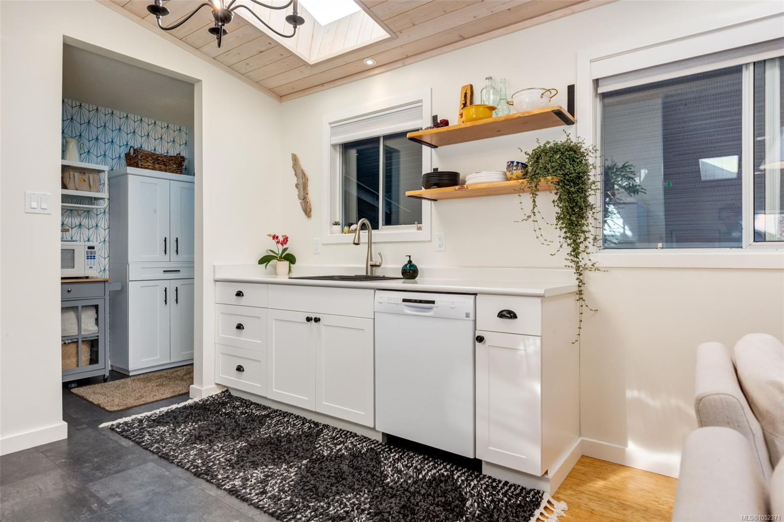 778 Shorewood Dr — listing photo 9 of 49