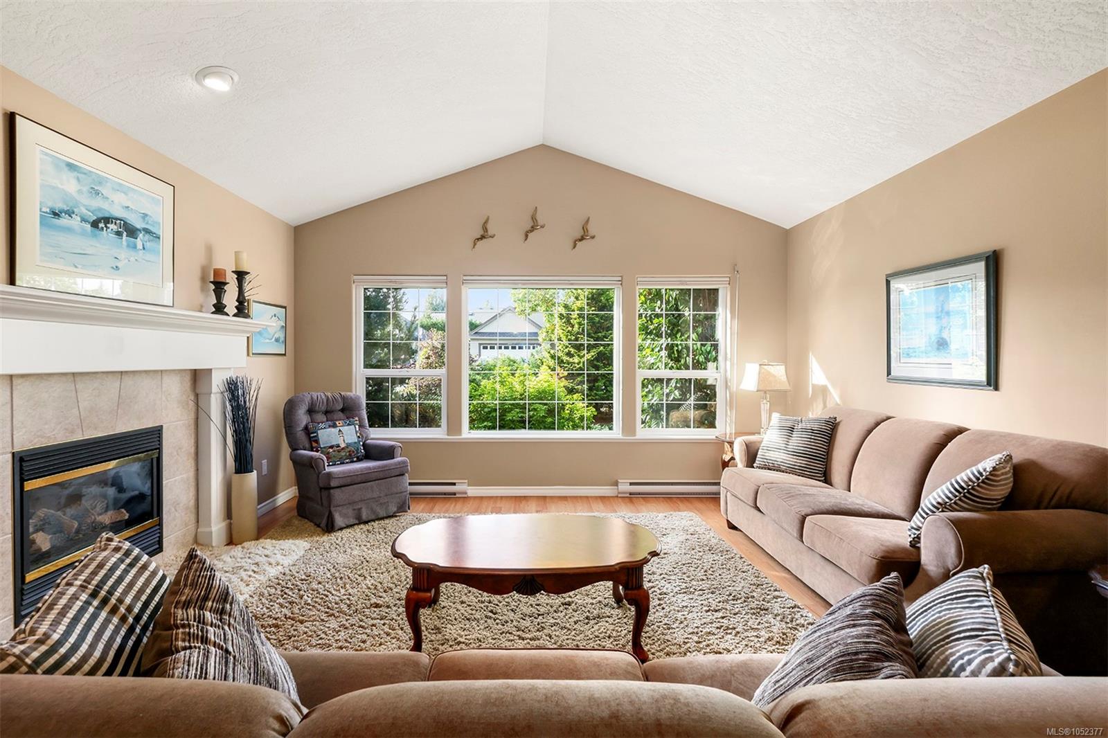 642 Olympic Dr — listing photo 12 of 27
